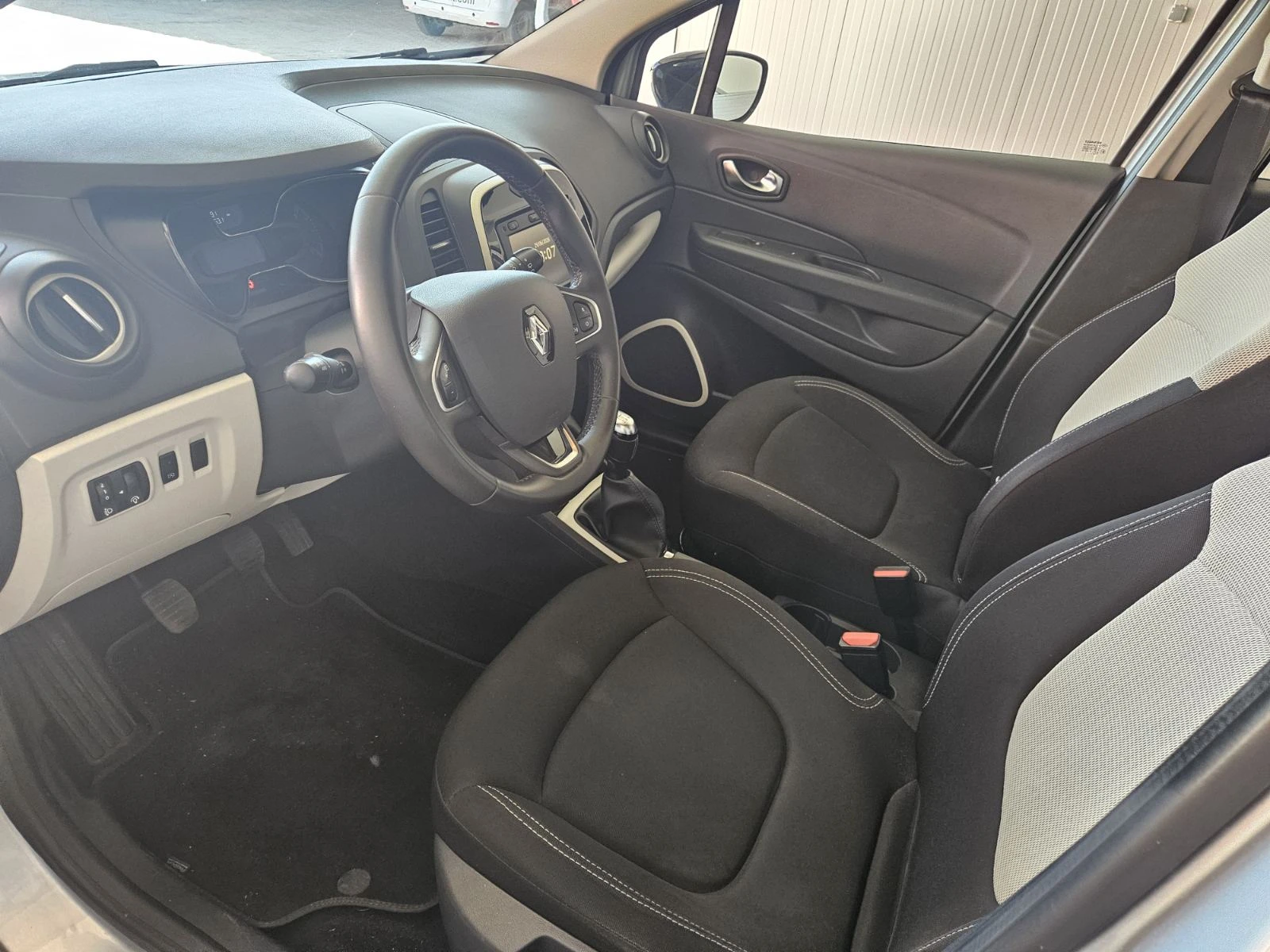 Renault Captur, снимка 5 - Автомобили и джипове - 55108629