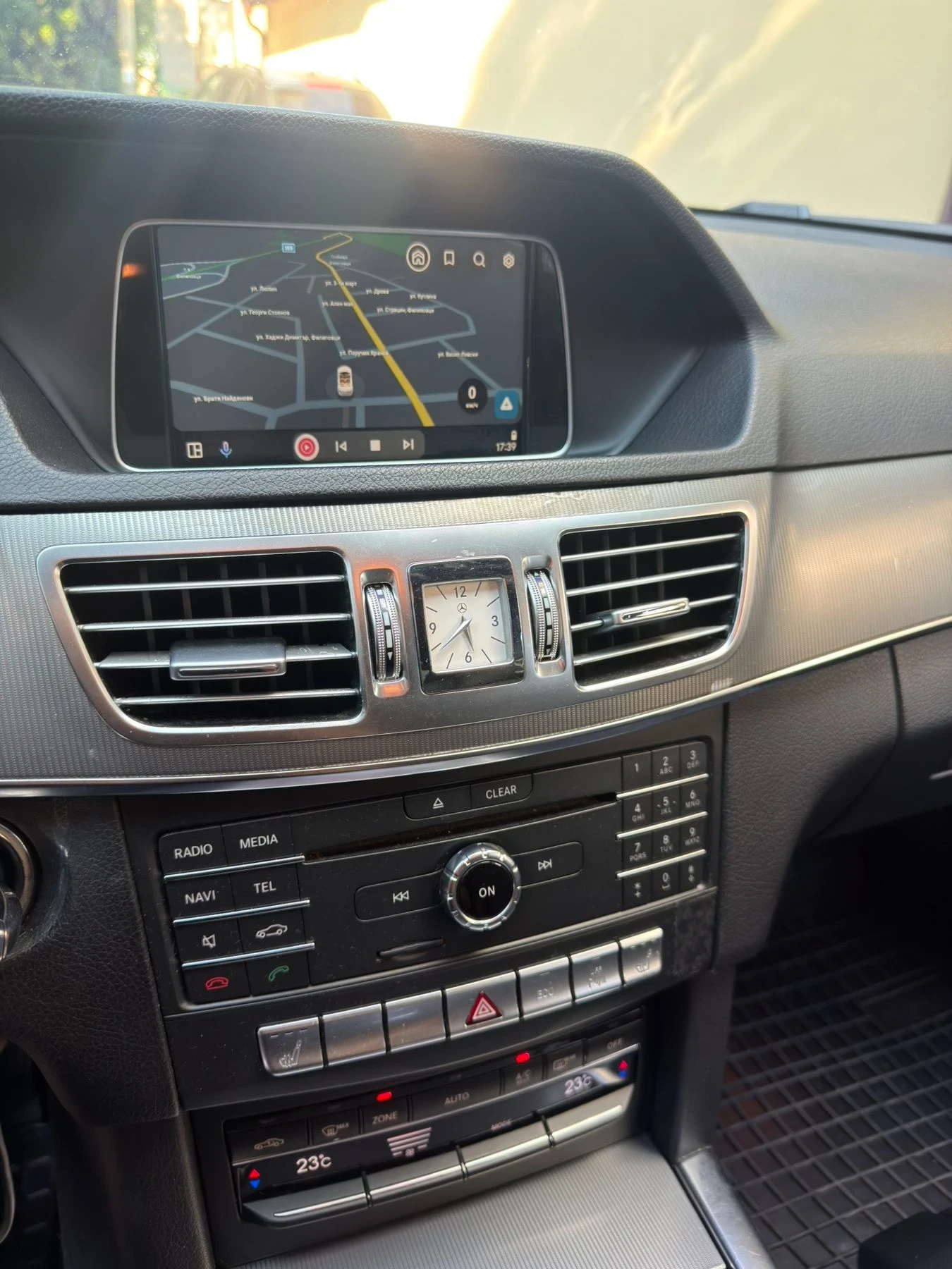 Mercedes-Benz E 220, снимка 8 - Автомобили и джипове - 55579099
