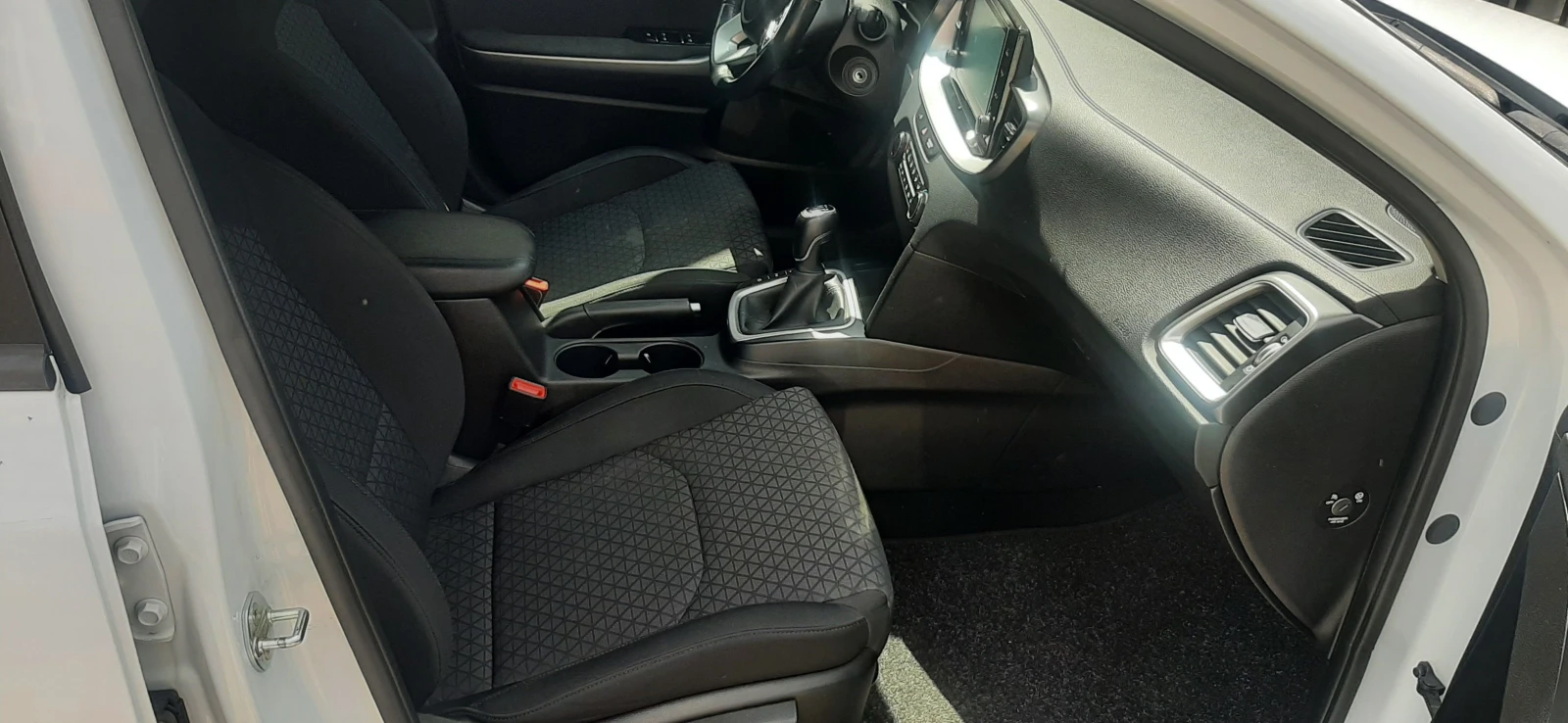 Kia Ceed FL 1.0T Comfort / 88 kW / 120к.с., 6MT, FWD, снимка 9 - Автомобили и джипове - 55614022