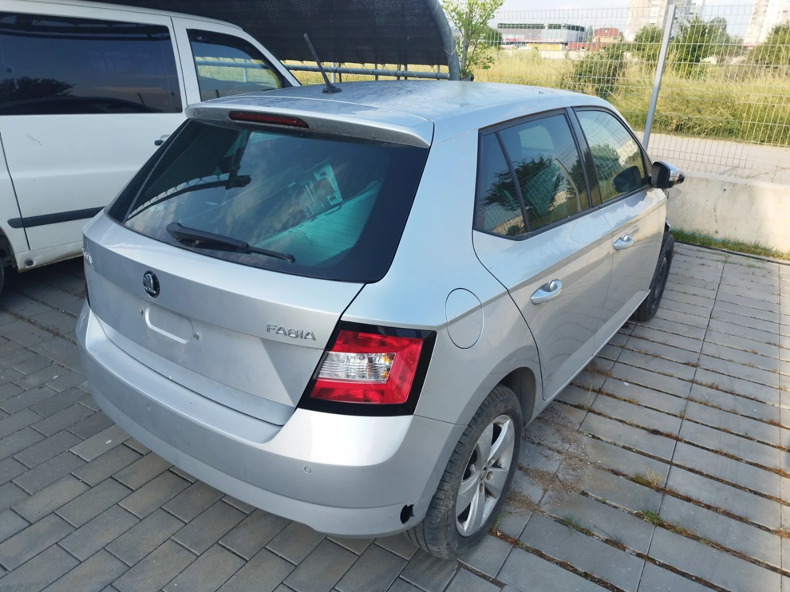 Skoda Fabia, снимка 2 - Автомобили и джипове - 55733615