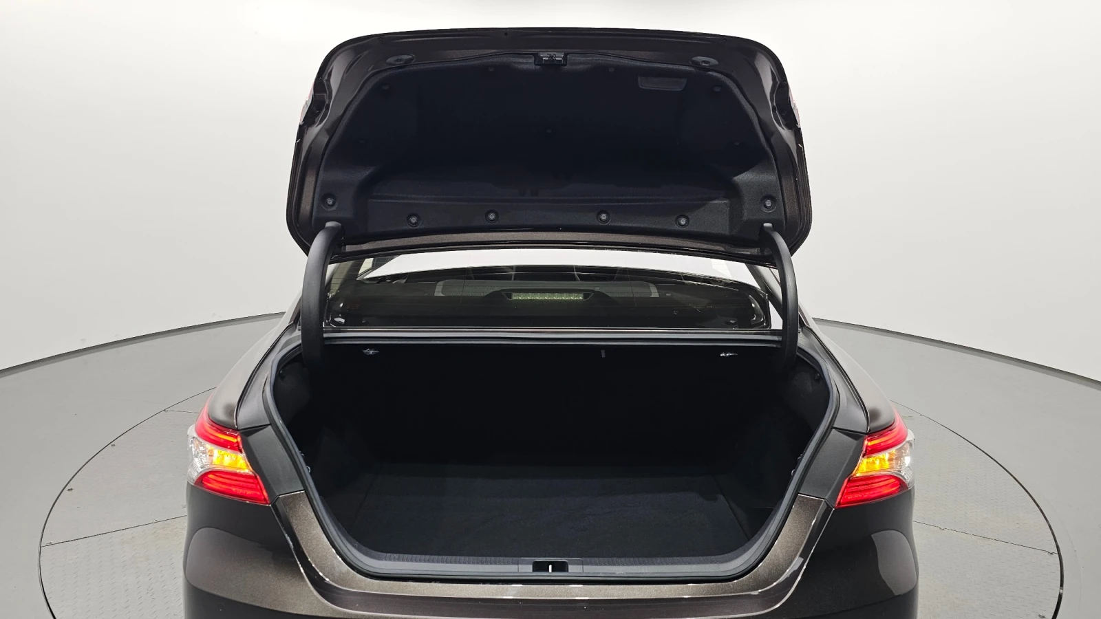 Toyota Camry 2.5 XLE | Hybrid | Keyless | Mobile.bg � ����������� 17