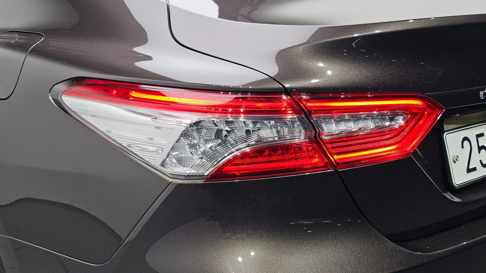 Toyota Camry 2.5 XLE | Hybrid | Keyless | Mobile.bg � ����������� 8