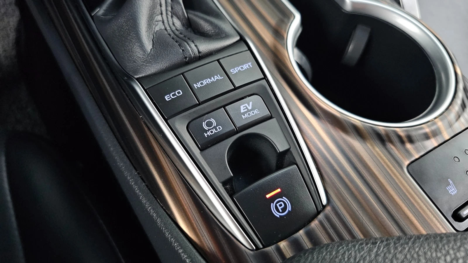 Toyota Camry 2.5 XLE | Hybrid | Keyless | Mobile.bg � ����������� 14