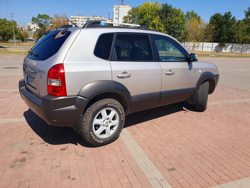 Hyundai Tucson 2.0i, снимка 3 - Автомобили и джипове - 47126990