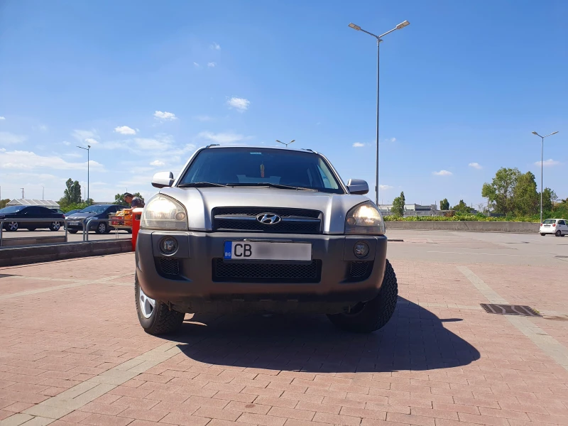 Hyundai Tucson 2.0i, снимка 8 - Автомобили и джипове - 47126990