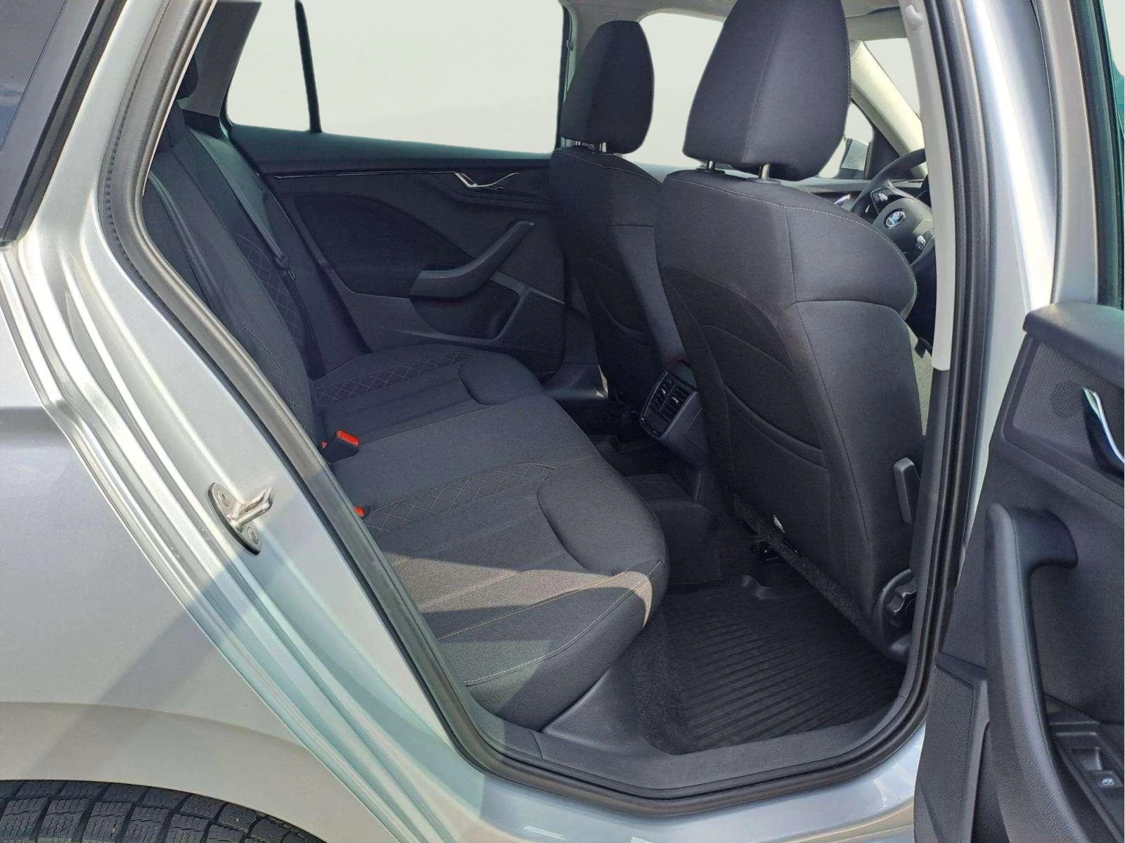 Skoda Kamiq 1.0 TSI - изображение 10
