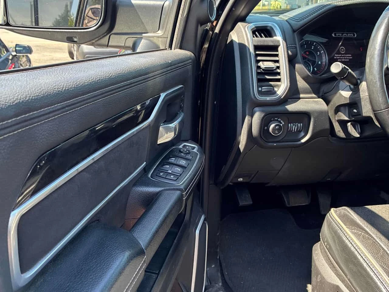 Dodge RAM 2500  Laramie 6.7d / ВЪЗДУШНО / ОБДУХВАНЕ / 360 КАМЕРИ , снимка 11 - Автомобили и джипове - 55376268