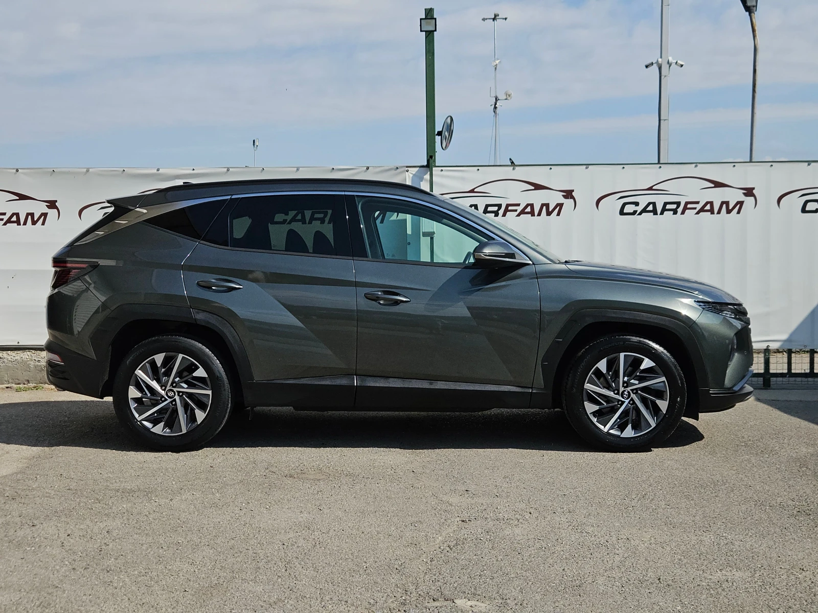 Hyundai Tucson 1.6CRDi/STYLE/6ск/Distronic/CARPLAY/Camera/KeyLess, снимка 2 - Автомобили и джипове - 55664435