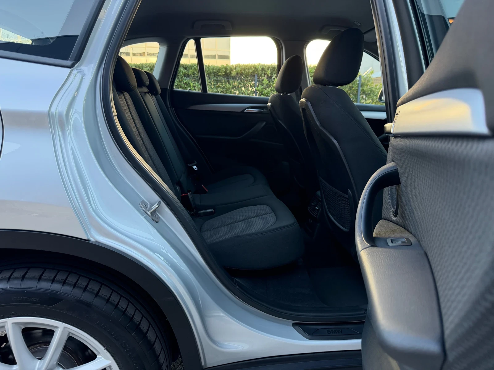 BMW X1 2.0D X Line / FULL LED / КАМЕРА / СЕРВИЗНА ИСТОРИЯ, снимка 12 - Автомобили и джипове - 56021568