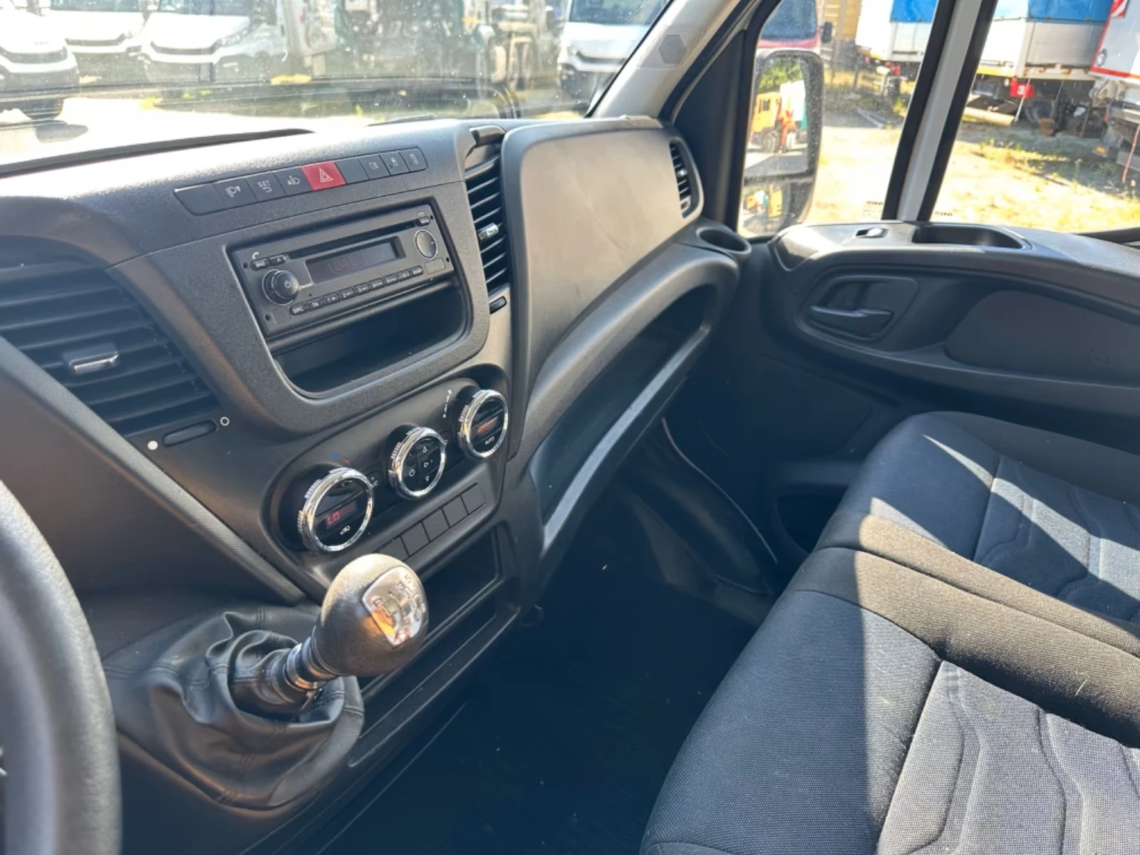 Iveco Daily 35C16 ФУРГОН С ПАДАЩ БОРД - изображение 8
