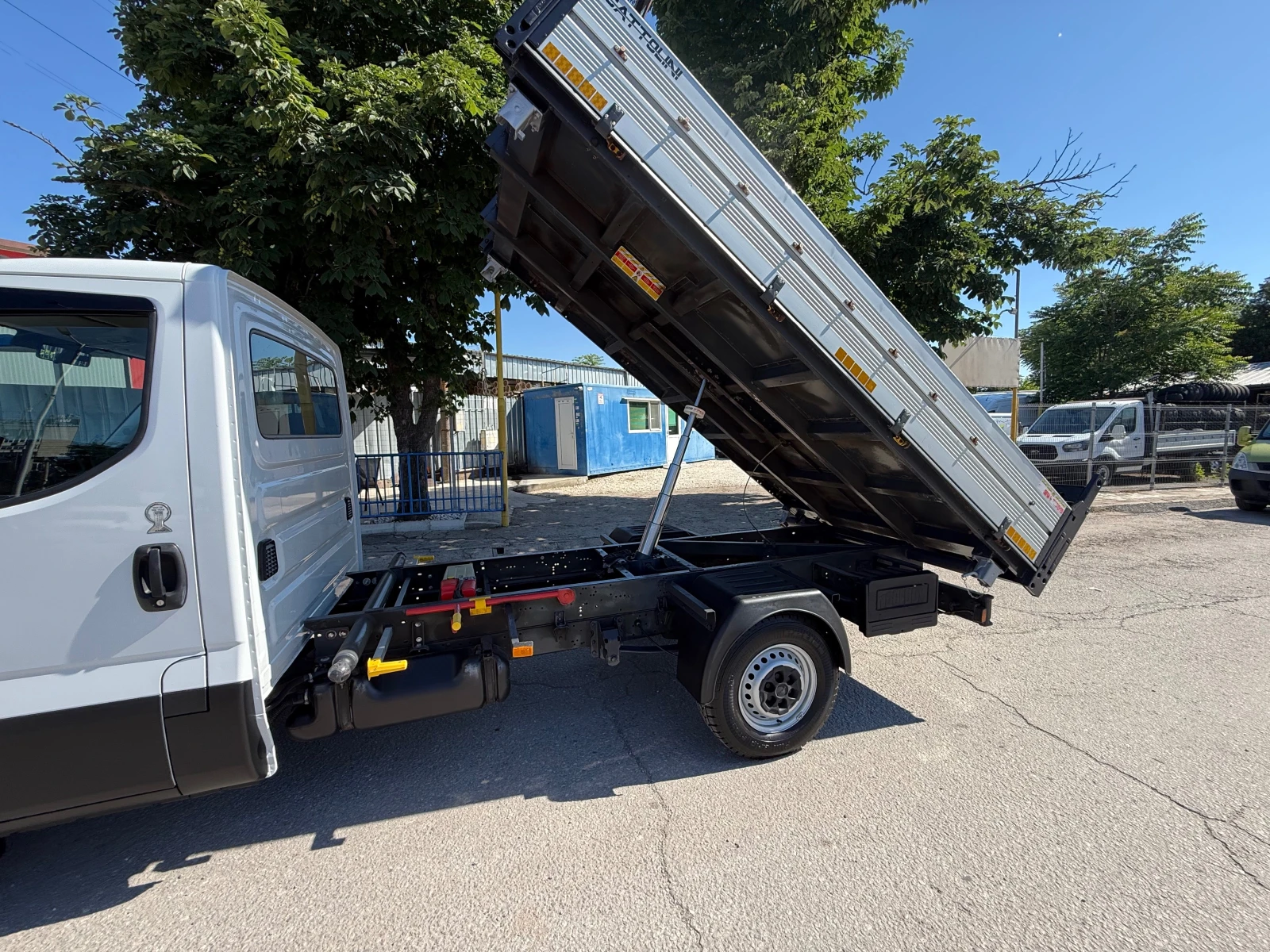 Iveco Daily 35S13 САМОСВАЛ SCATTOLINI КЛИМА , снимка 9 - Бусове и автобуси - 54916078
