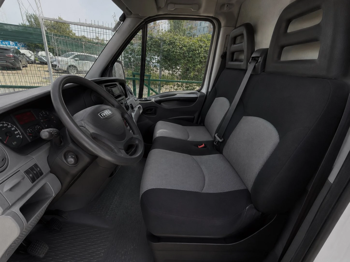 Iveco 35s15 DAILY 100% РЕАЛЕН ПРОБЕГ, снимка 8 - Бусове и автобуси - 55557327