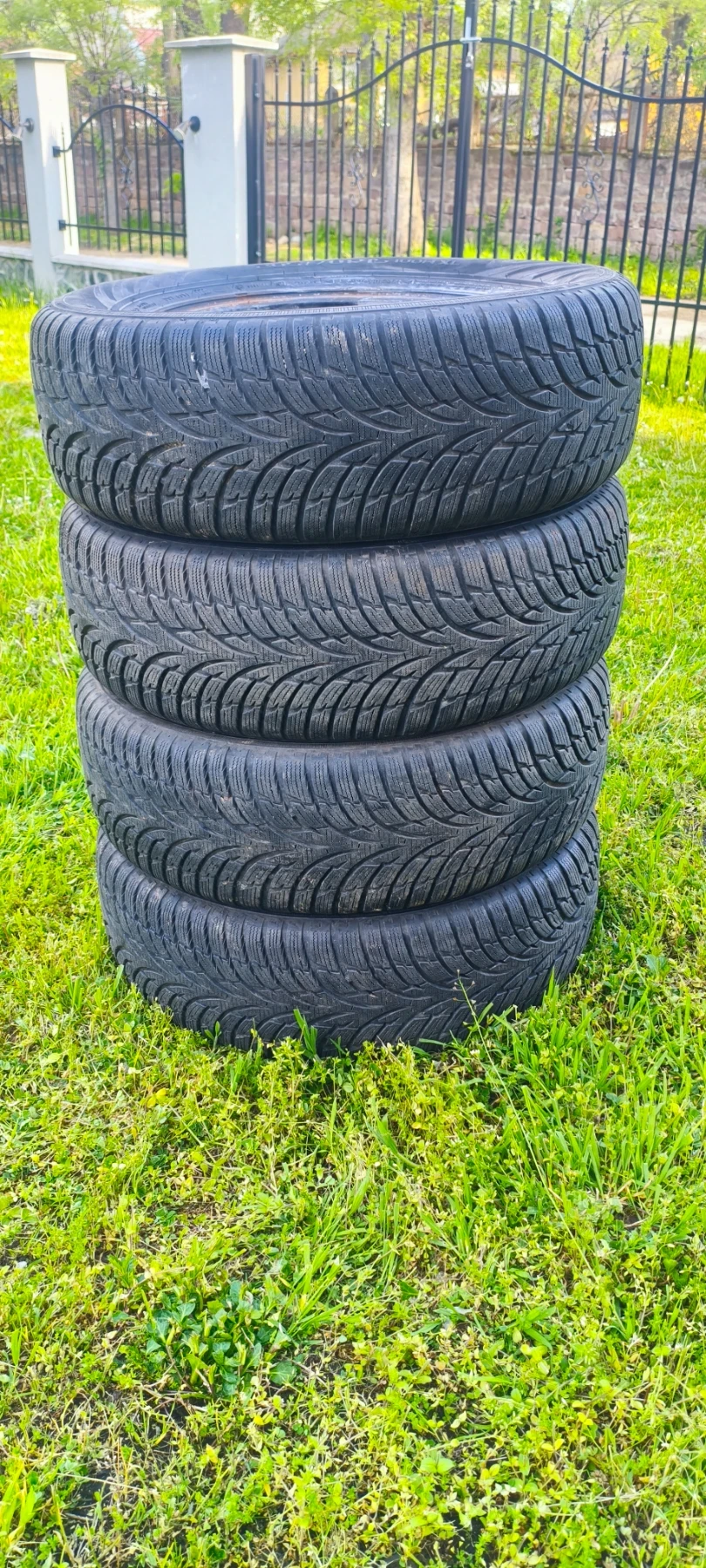 Гуми Зимни 205/70R15, снимка 4 - Гуми и джанти - 54381926