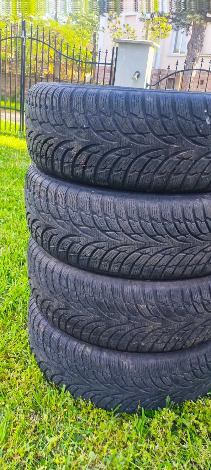 Гуми Зимни 205/70R15, снимка 5 - Гуми и джанти - 54381926