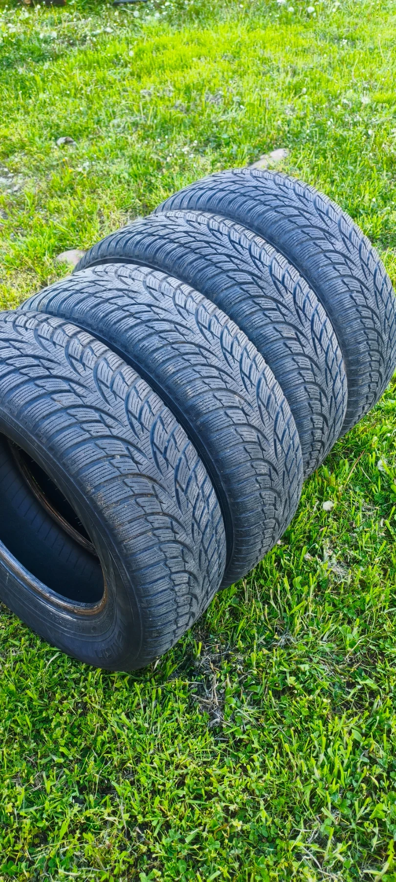 Гуми Зимни 205/70R15, снимка 2 - Гуми и джанти - 54381926