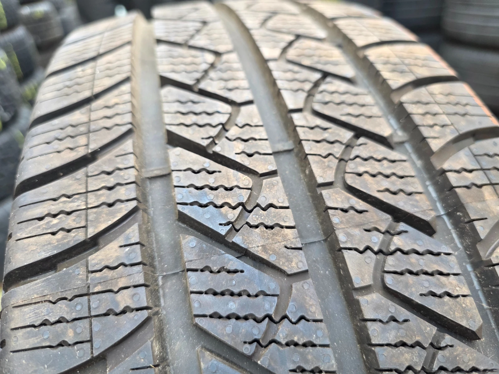 Гуми Всесезонни 235/65R16