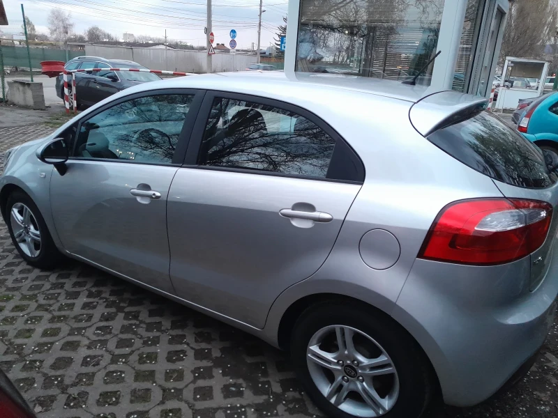 Kia Rio 1.25, снимка 3 - Автомобили и джипове - 47748660