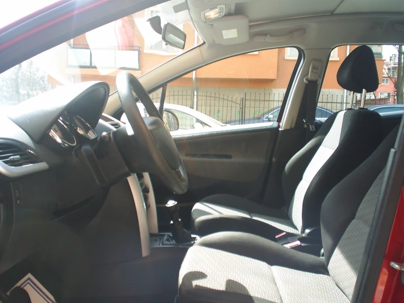 Peugeot 207 1.4 16V Exclusive, снимка 8 - Автомобили и джипове - 49596312