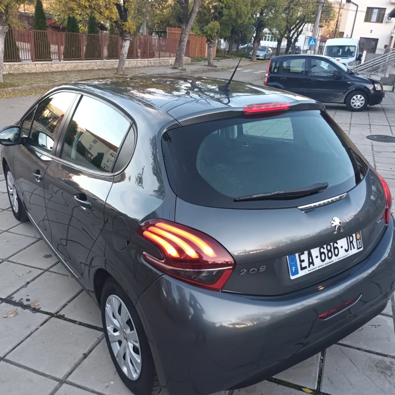 Peugeot 208 1.6 Euro 6, снимка 5 - Автомобили и джипове - 52248470