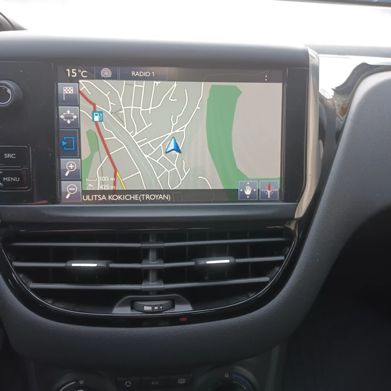 Peugeot 208 1.6 Euro 6, снимка 16 - Автомобили и джипове - 52248470