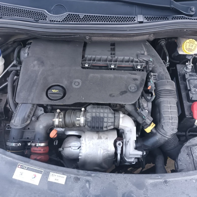 Peugeot 208 1.6 Euro 6, снимка 12 - Автомобили и джипове - 52248470