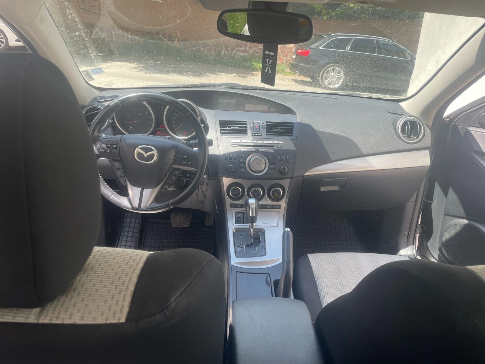 Mazda 3 2.0i СЕДАН АВТОМАТ - изображение 8