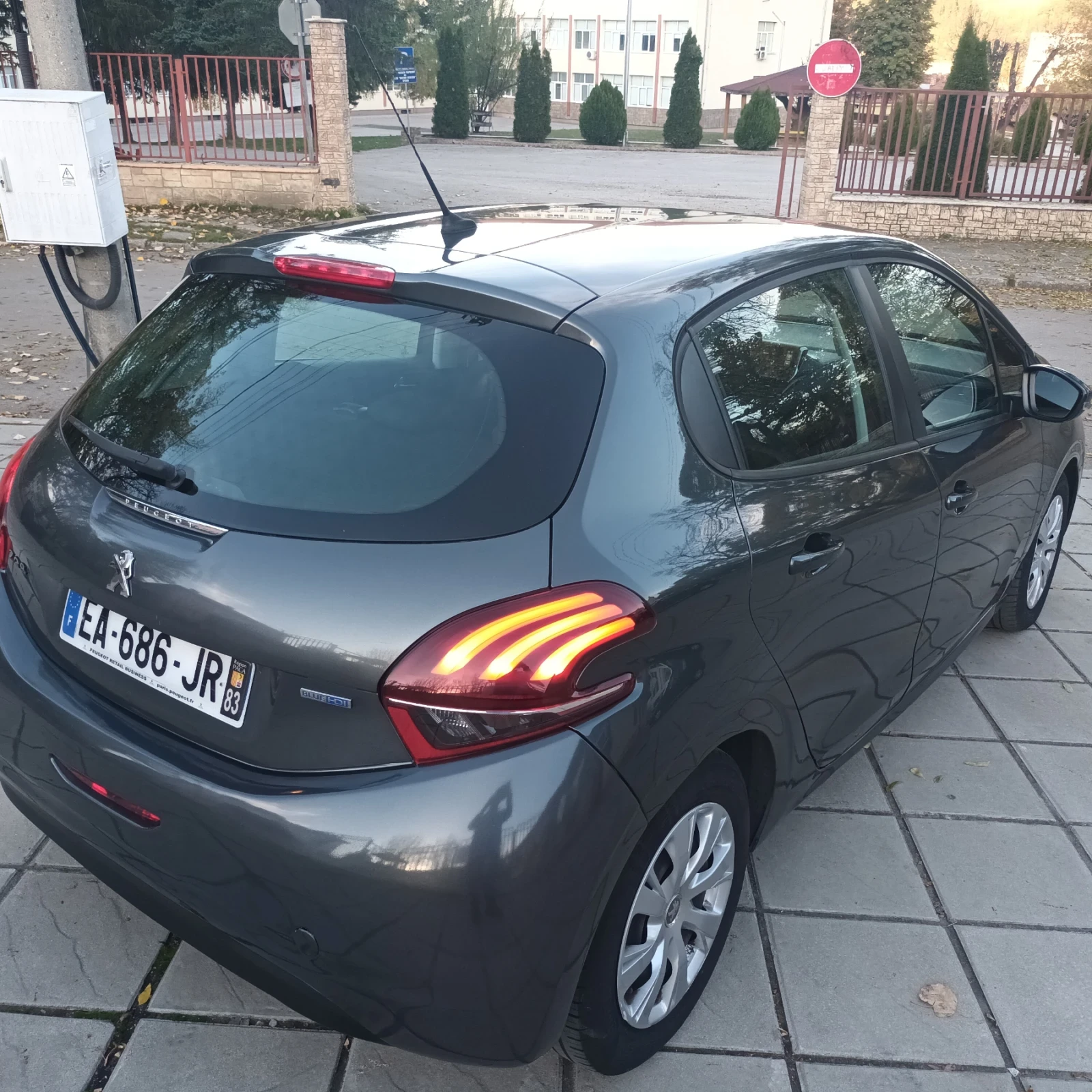 Peugeot 208 1.6 Euro 6 | Mobile.bg   7