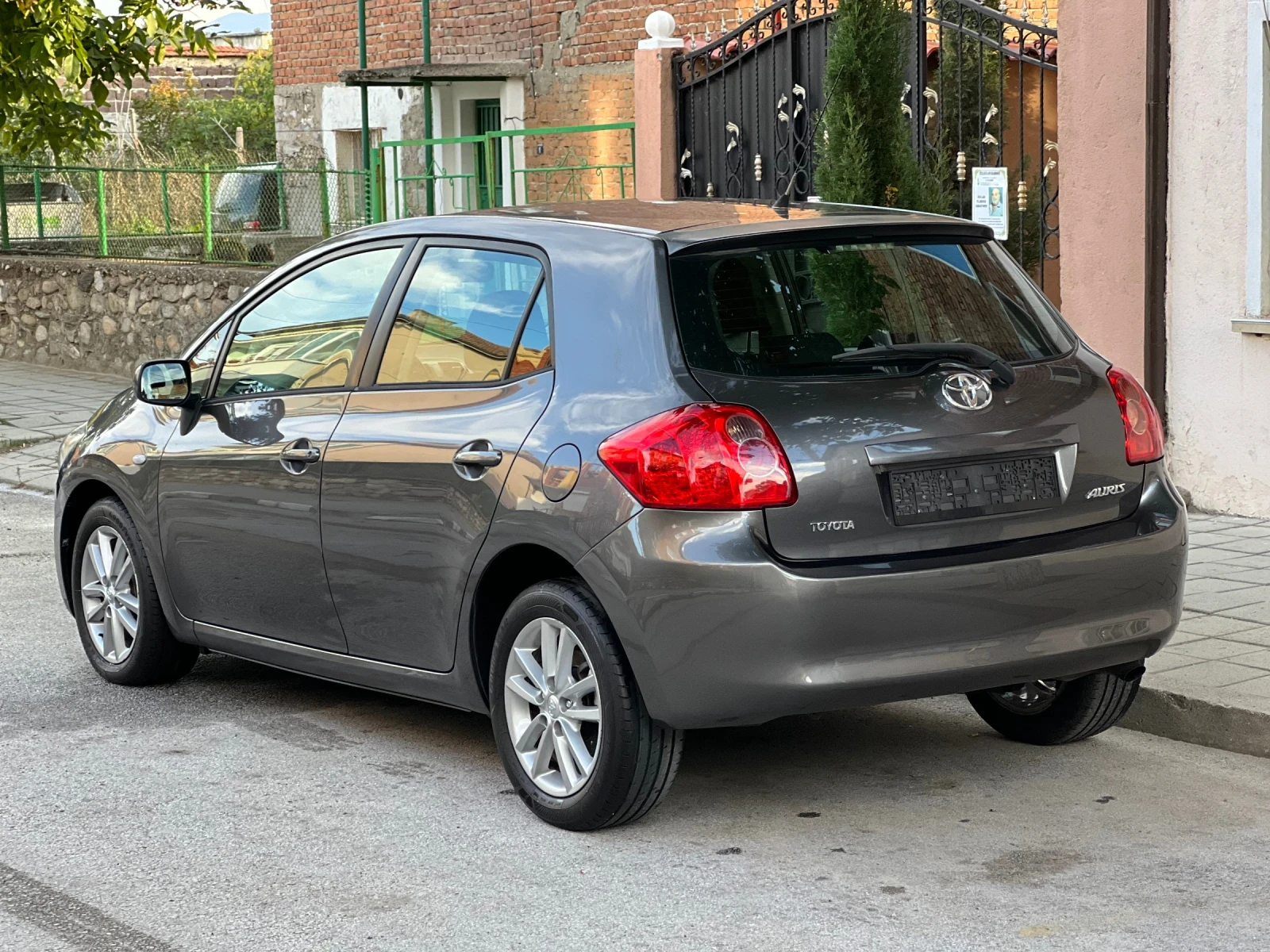 Toyota Auris 2.0 D4D 120кс. 2009г.  Италия 190хил. Реални - изображение 6