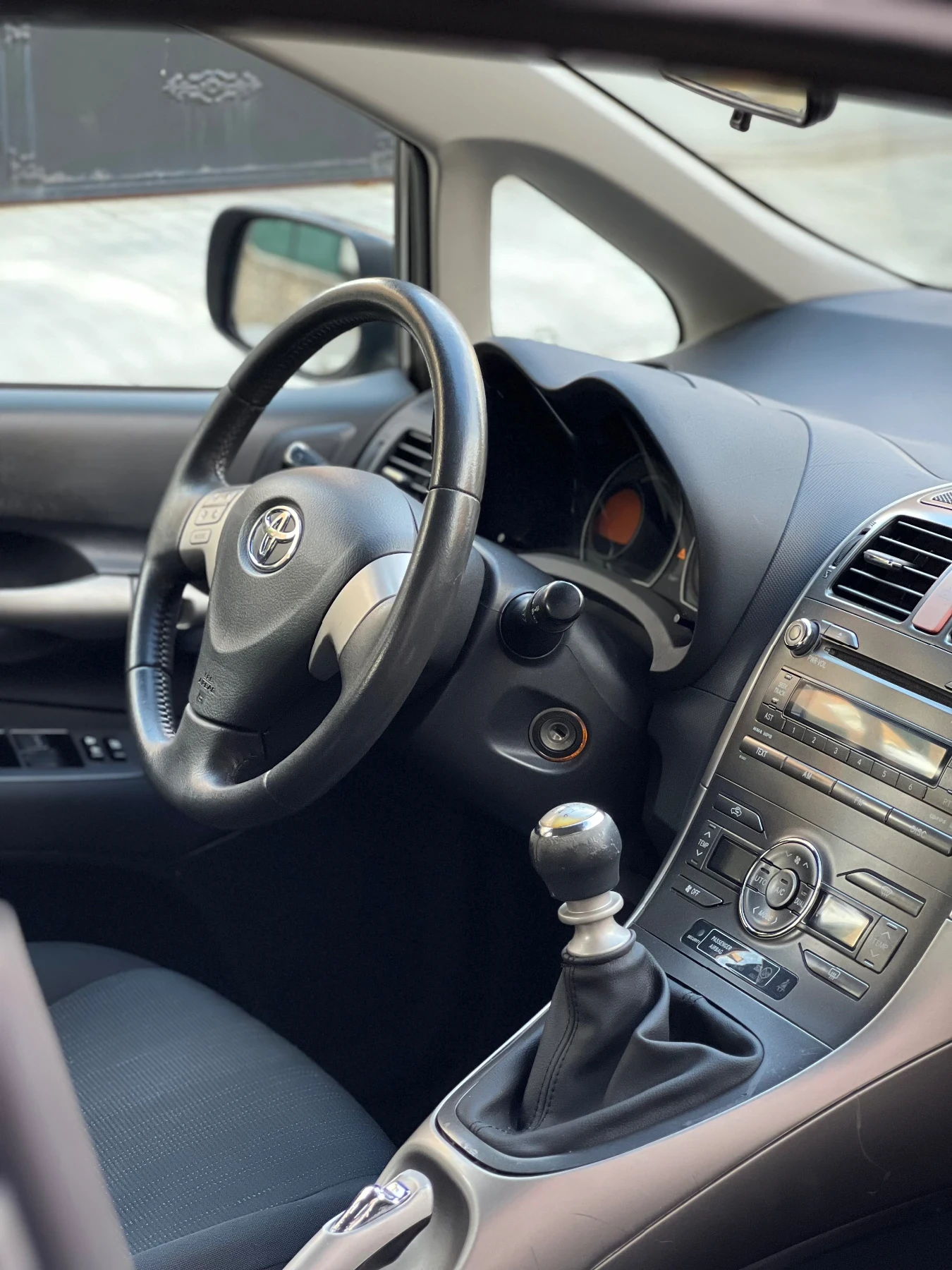 Toyota Auris 2.0 D4D 120кс. 2009г.  Италия 190хил. Реални - изображение 9