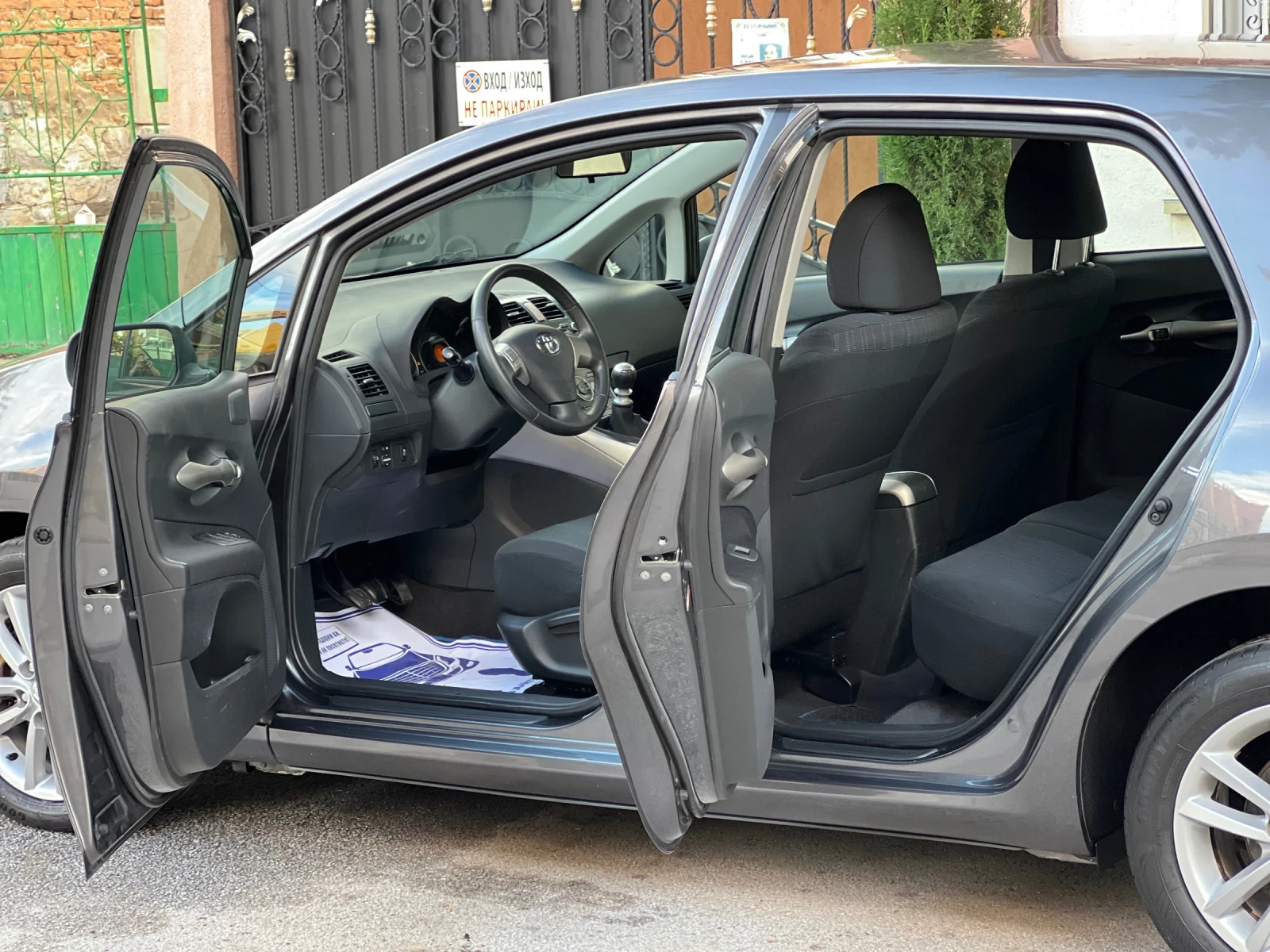 Toyota Auris 2.0 D4D 120кс. 2009г.  Италия 190хил. Реални - изображение 8