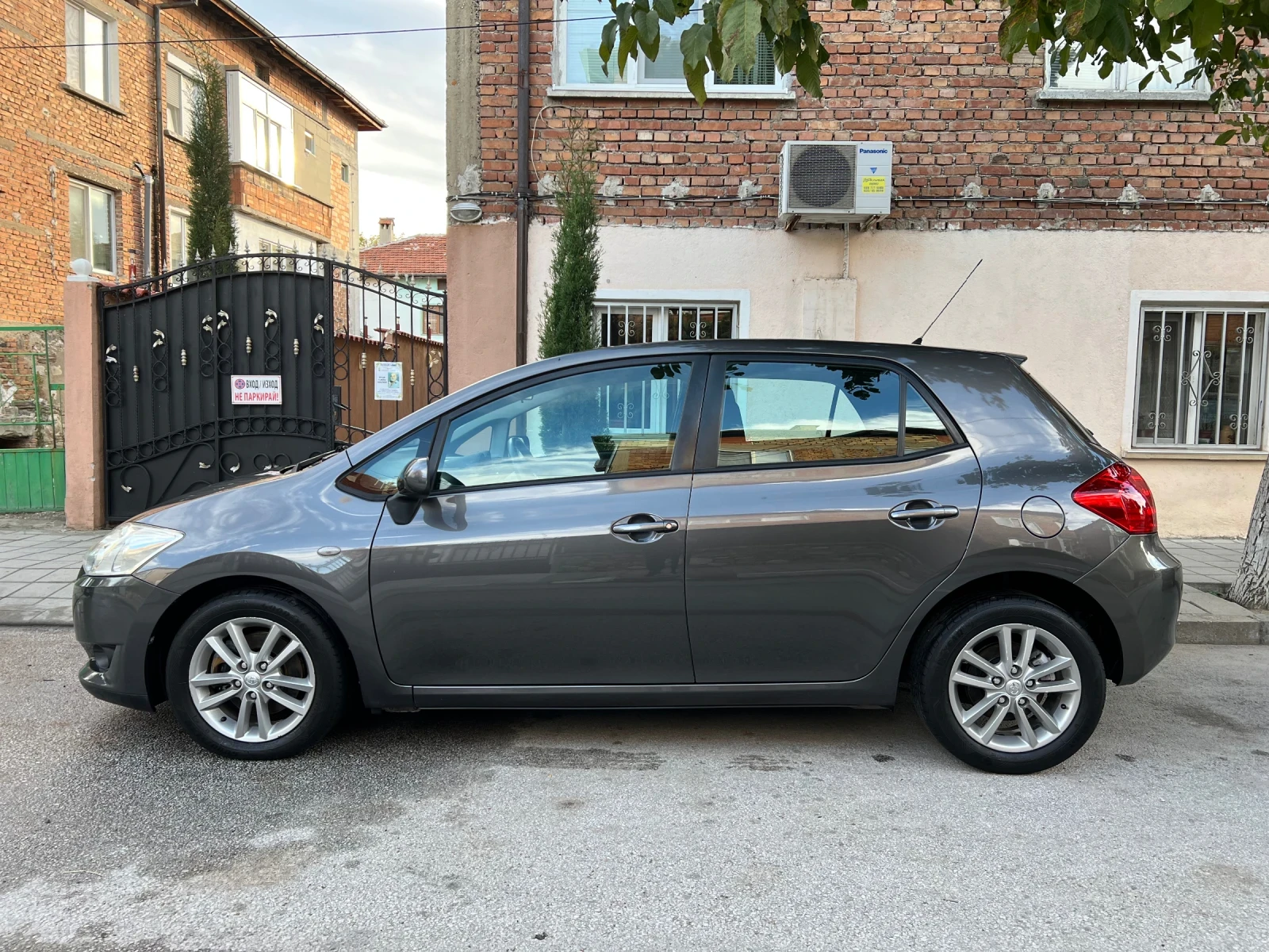 Toyota Auris 2.0 D4D 120кс. 2009г.  Италия 190хил. Реални - изображение 5