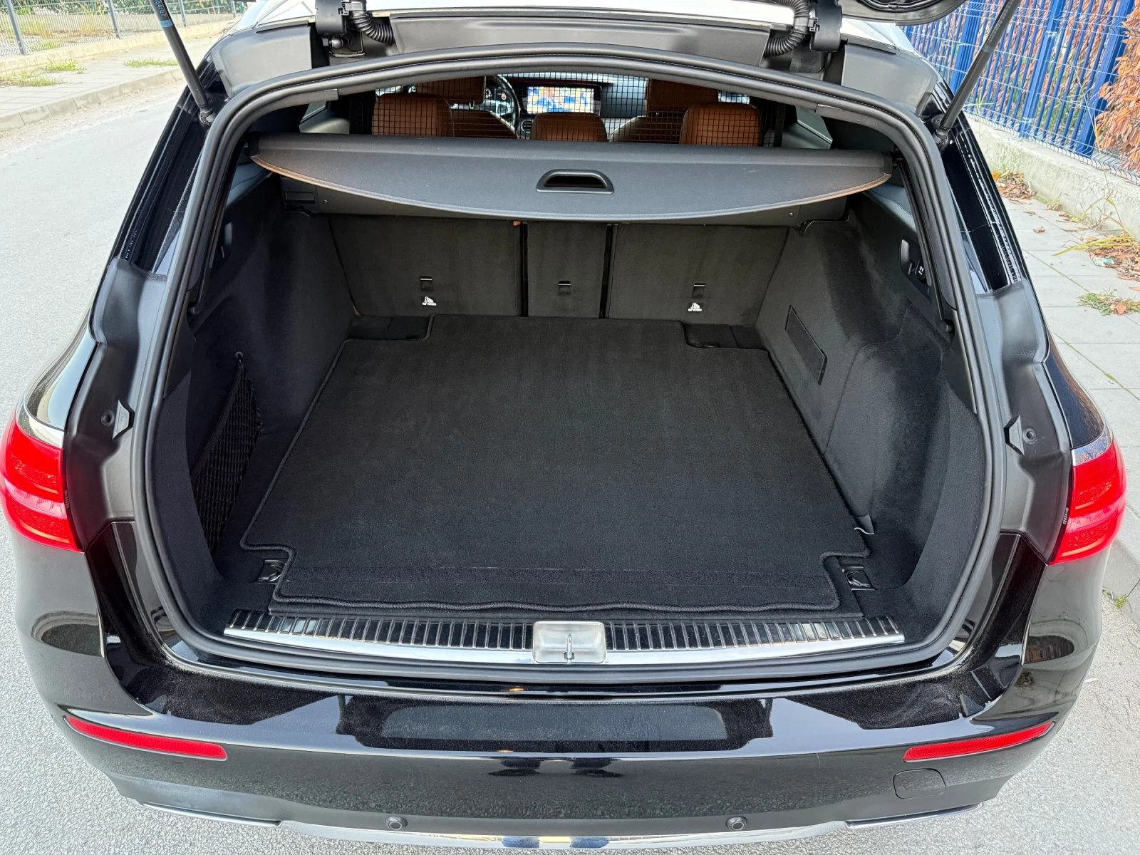 Mercedes-Benz E 220 AMG PREMIUM PLUS| DIGITAL| BURMESTER| ПЪЛНА ИСТОРИ - изображение 5