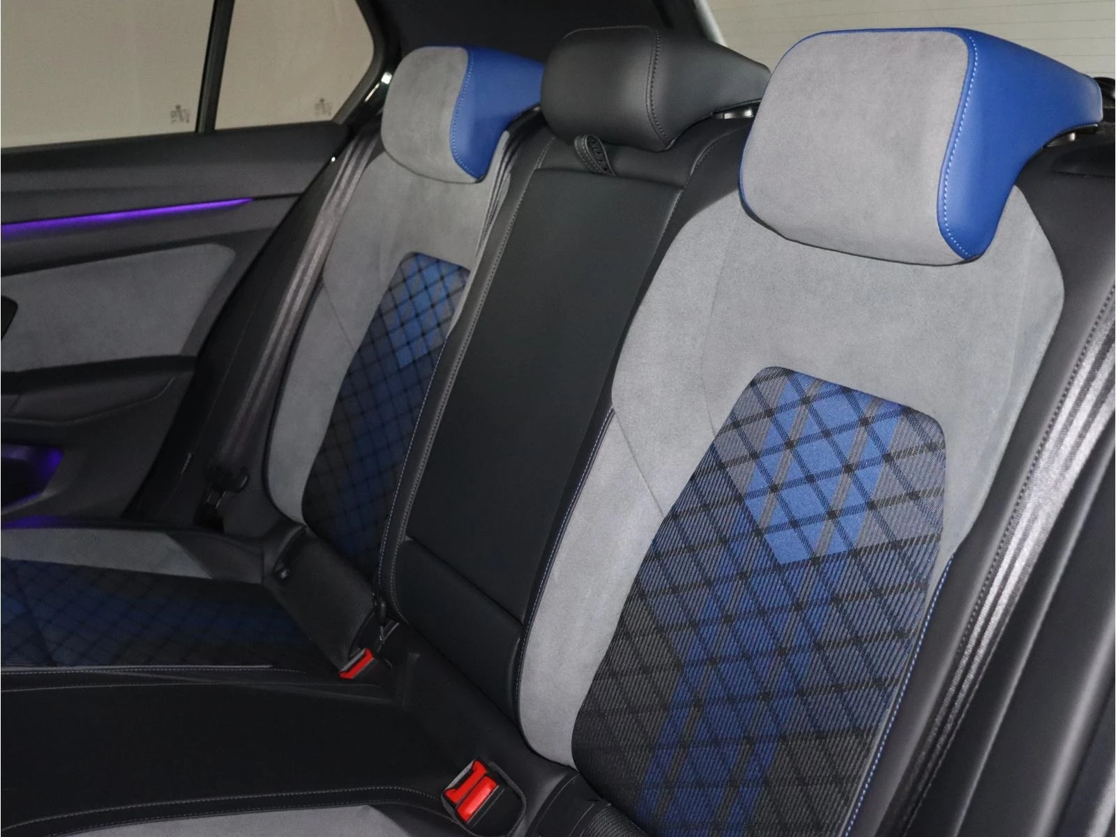 VW Golf 2.0 TSI 4MOTION R-LINE BLACK EDITION MATRIX, снимка 13 - Автомобили и джипове - 53773548