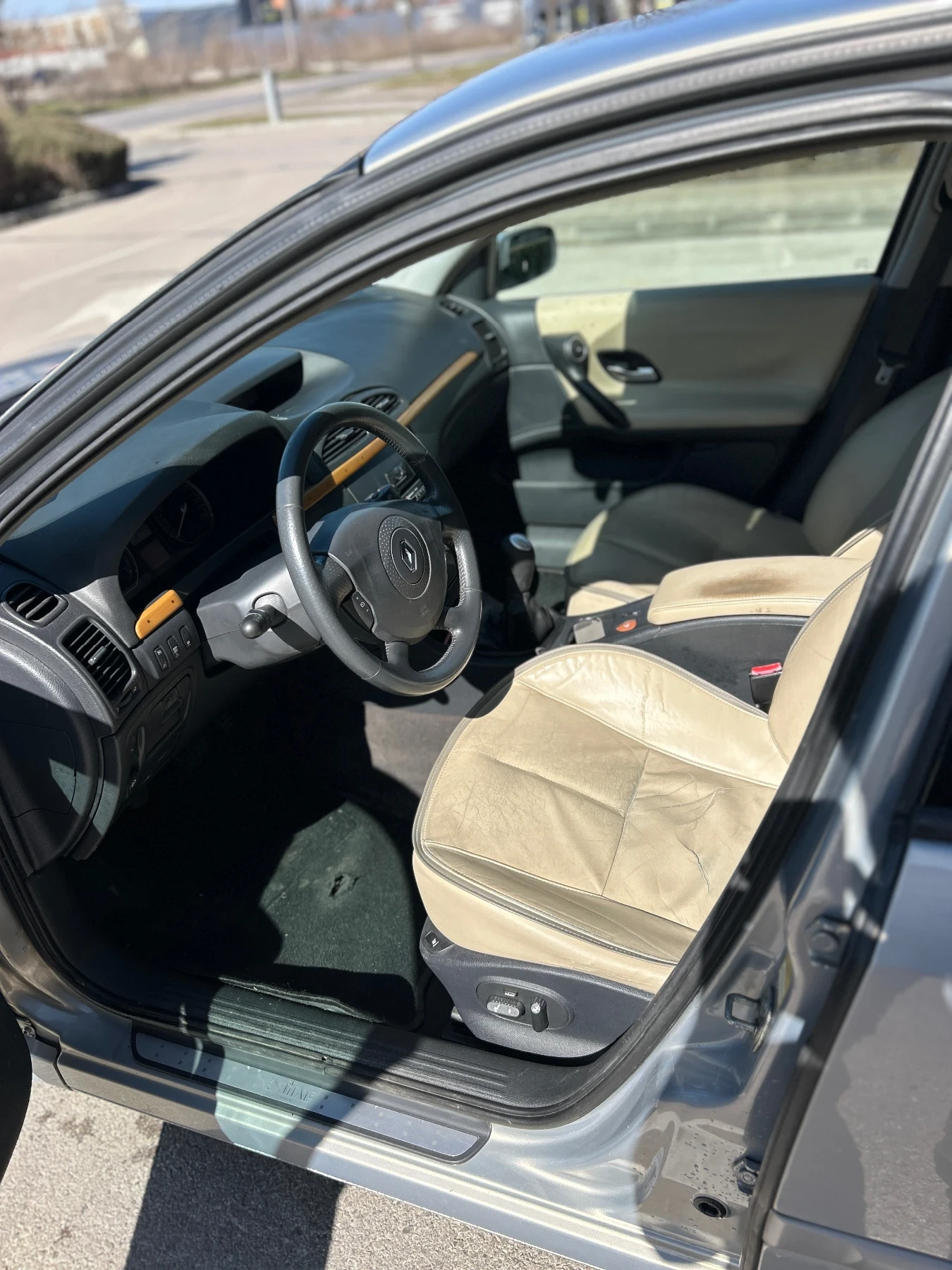 Renault Laguna 2.0i Initiale, снимка 8 - Автомобили и джипове - 53811818