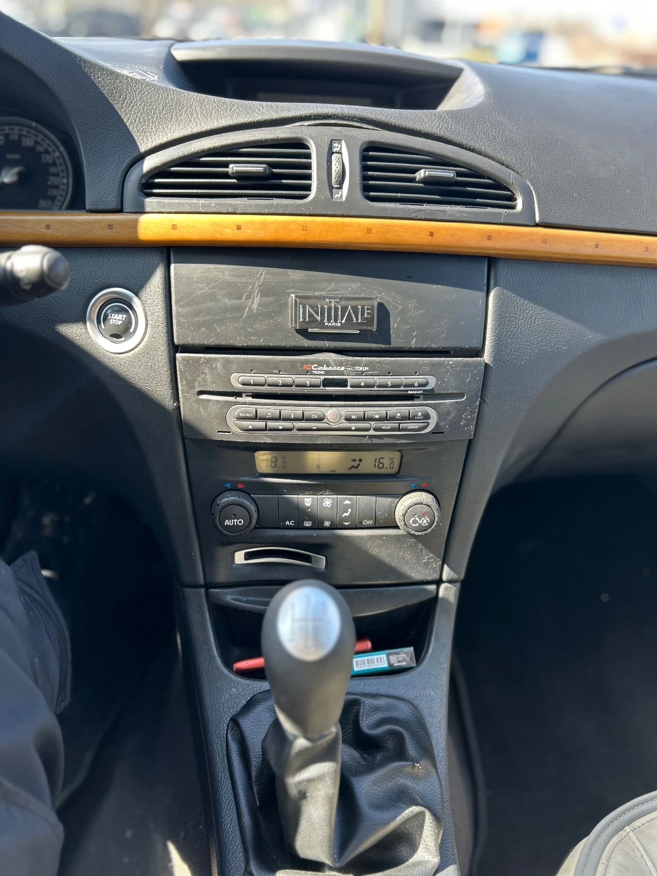 Renault Laguna 2.0i Initiale, снимка 14 - Автомобили и джипове - 53811818