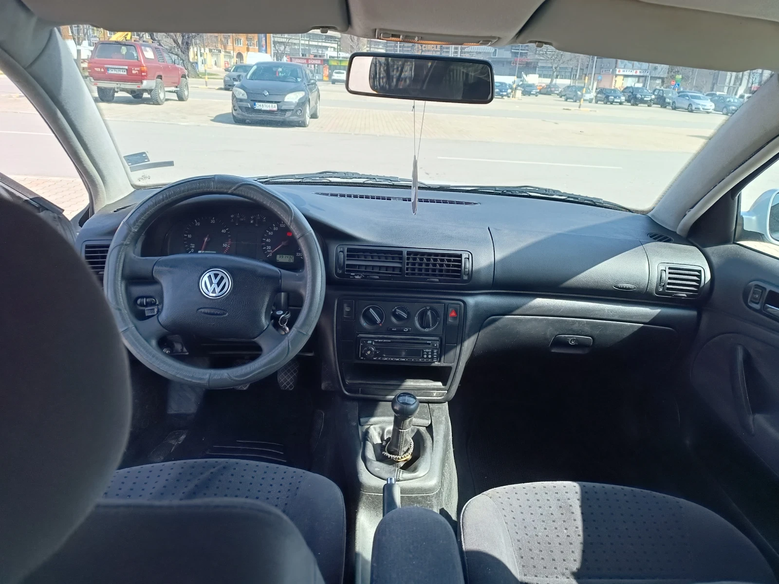 VW Passat 1, 9tdi #110кс., снимка 8 - Автомобили и джипове - 53837040
