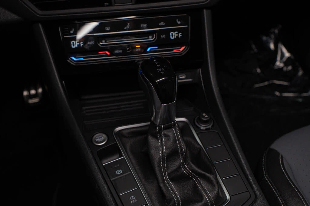 VW Jetta Comfortline FWD АвтоКредит  (ЦЕНА ДО БГ), снимка 7 - Автомобили и джипове - 54001908