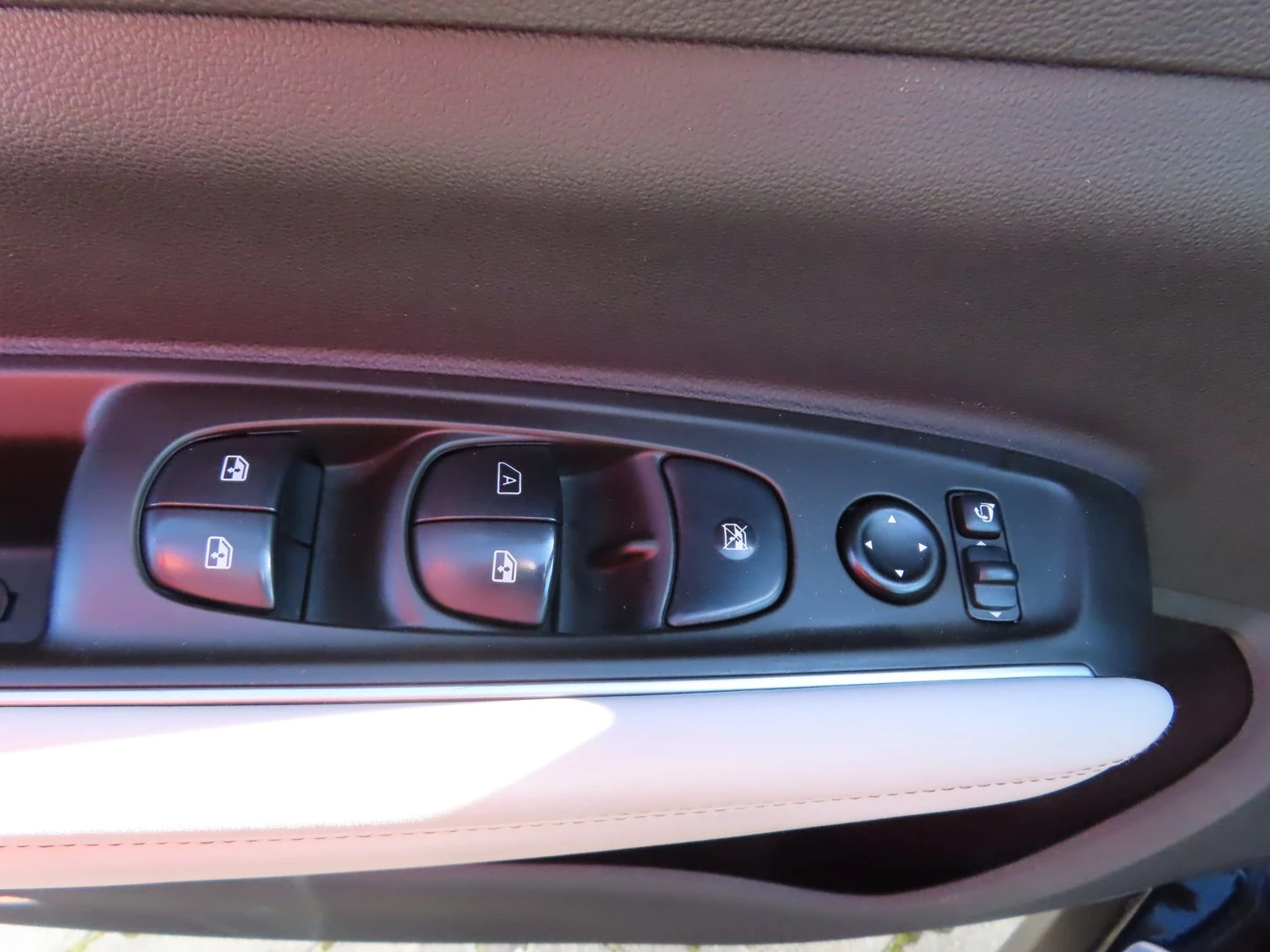 Suzuki Liana, снимка 14 - Автомобили и джипове - 54038767