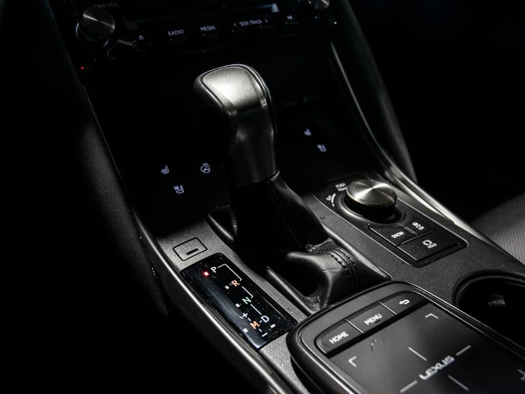 Lexus IS 300 AWD* АвтоКредит* (Цена до БГ) , снимка 11 - Автомобили и джипове - 54098042