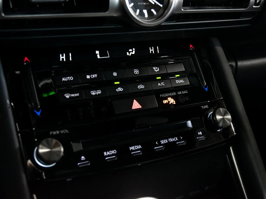 Lexus IS 300 AWD* АвтоКредит* (Цена до БГ) , снимка 16 - Автомобили и джипове - 54098042