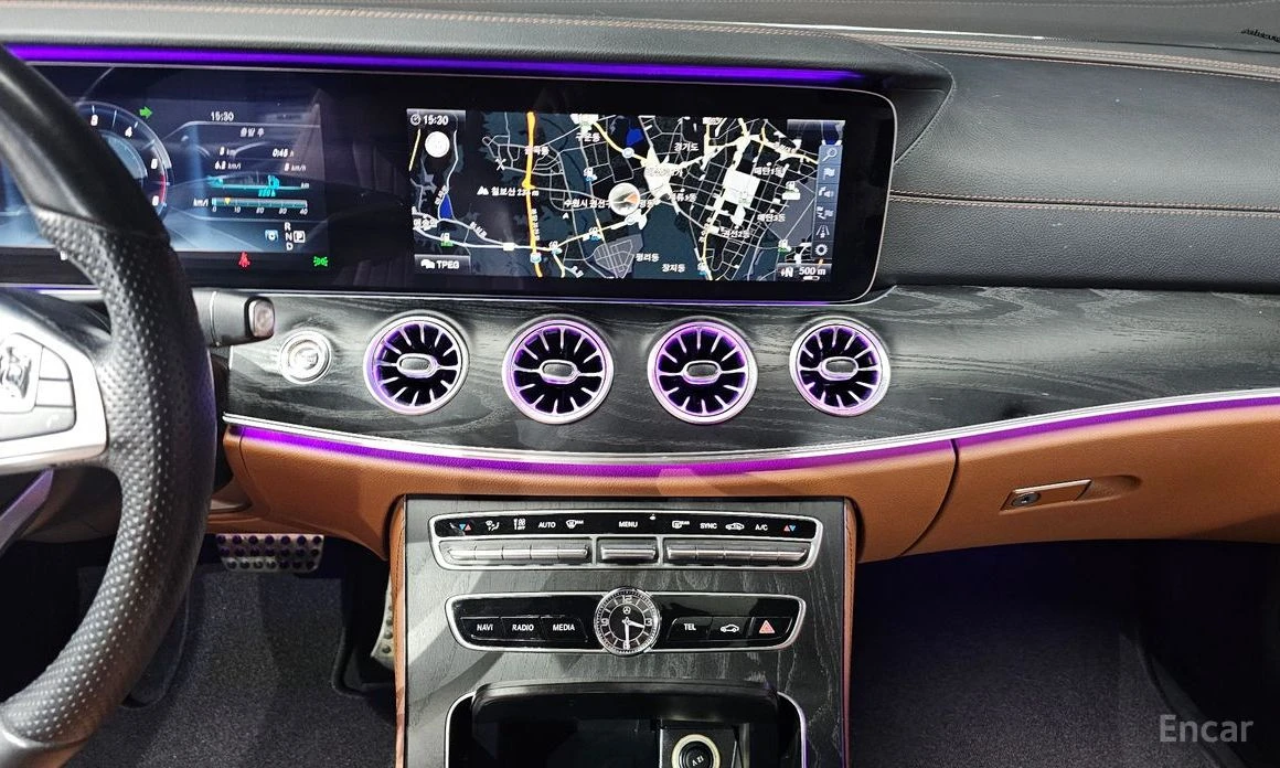 Mercedes-Benz E 220 Coupe* FACE AMG-PACK* BURMESTER* HEAD-UP* DIGITAL*, снимка 12 - Автомобили и джипове - 54219540