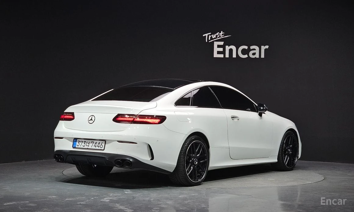 Mercedes-Benz E 220 Coupe* FACE AMG-PACK* BURMESTER* HEAD-UP* DIGITAL*, снимка 3 - Автомобили и джипове - 54219540