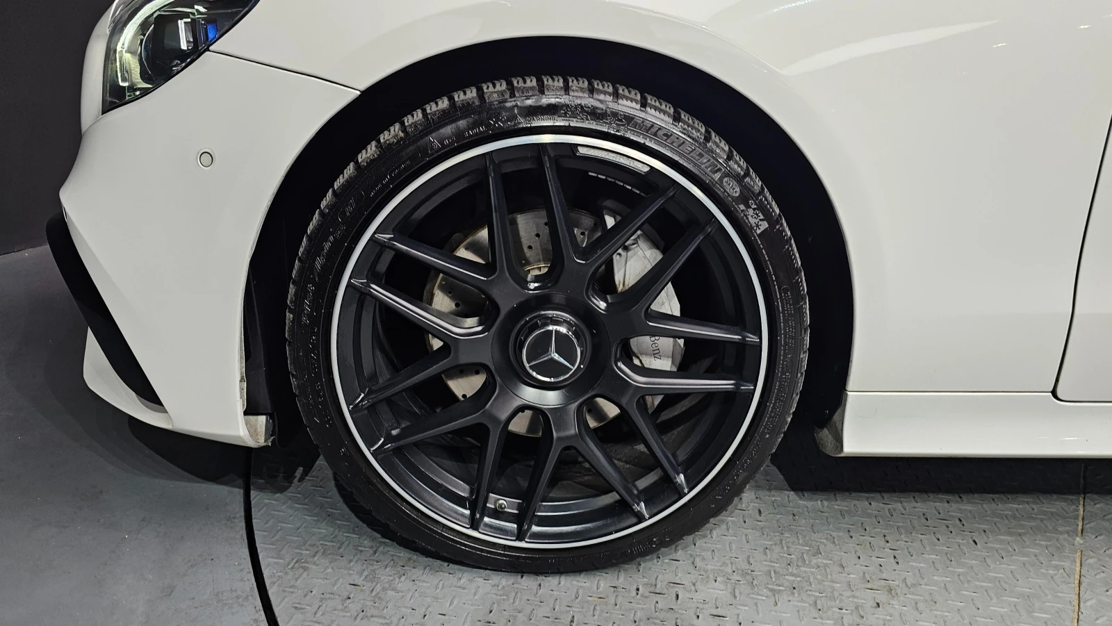 Mercedes-Benz E 220 Coupe* FACE AMG-PACK* BURMESTER* HEAD-UP* DIGITAL*, снимка 5 - Автомобили и джипове - 54219540