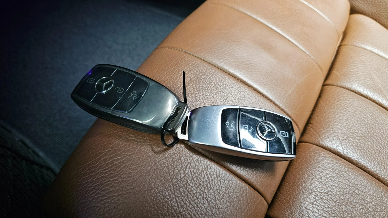 Mercedes-Benz E 220 Coupe* FACE AMG-PACK* BURMESTER* HEAD-UP* DIGITAL*, снимка 17 - Автомобили и джипове - 54219540