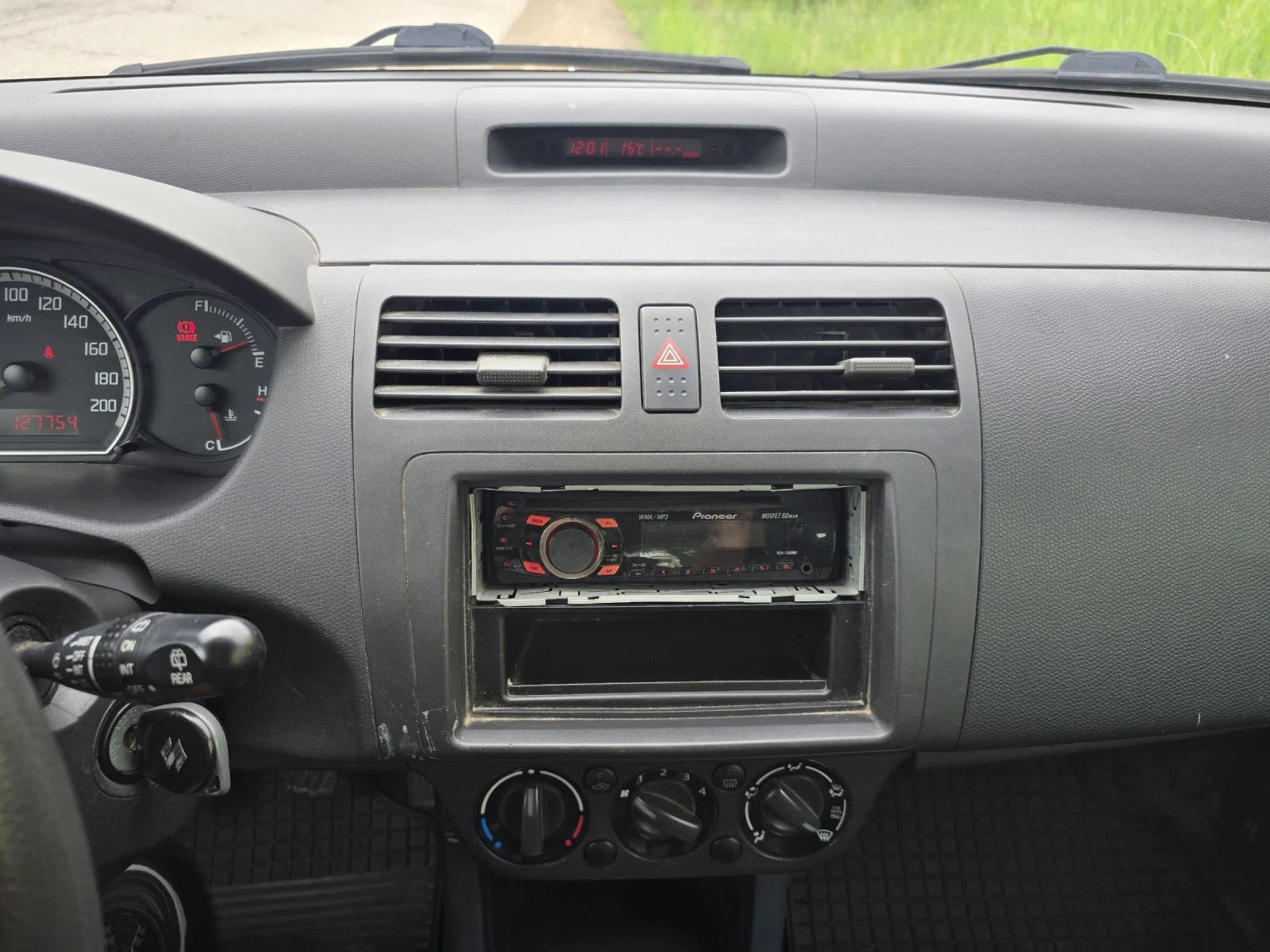 Suzuki Swift 1.3i, снимка 12 - Автомобили и джипове - 54650946