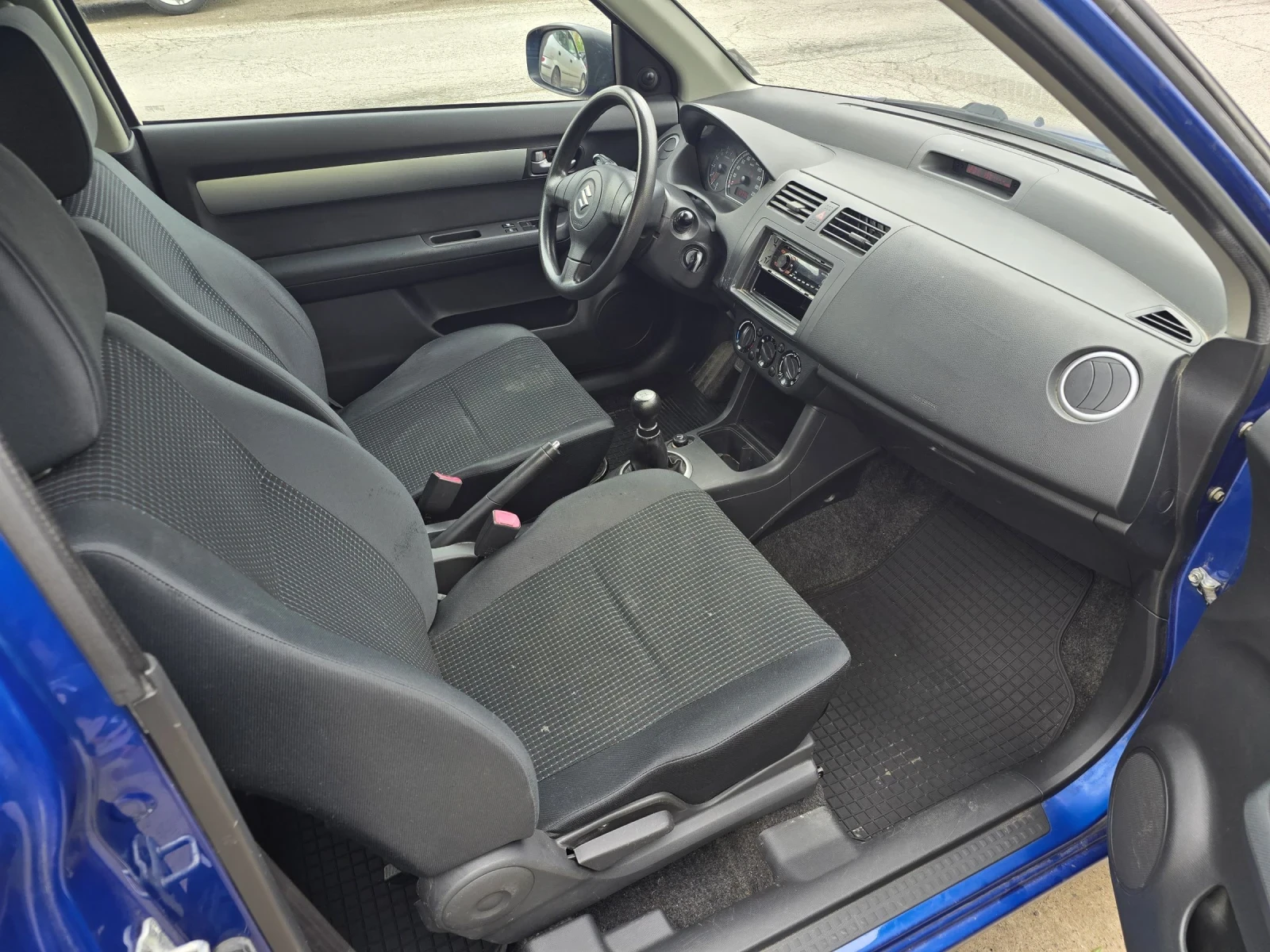 Suzuki Swift 1.3i, снимка 9 - Автомобили и джипове - 54650946