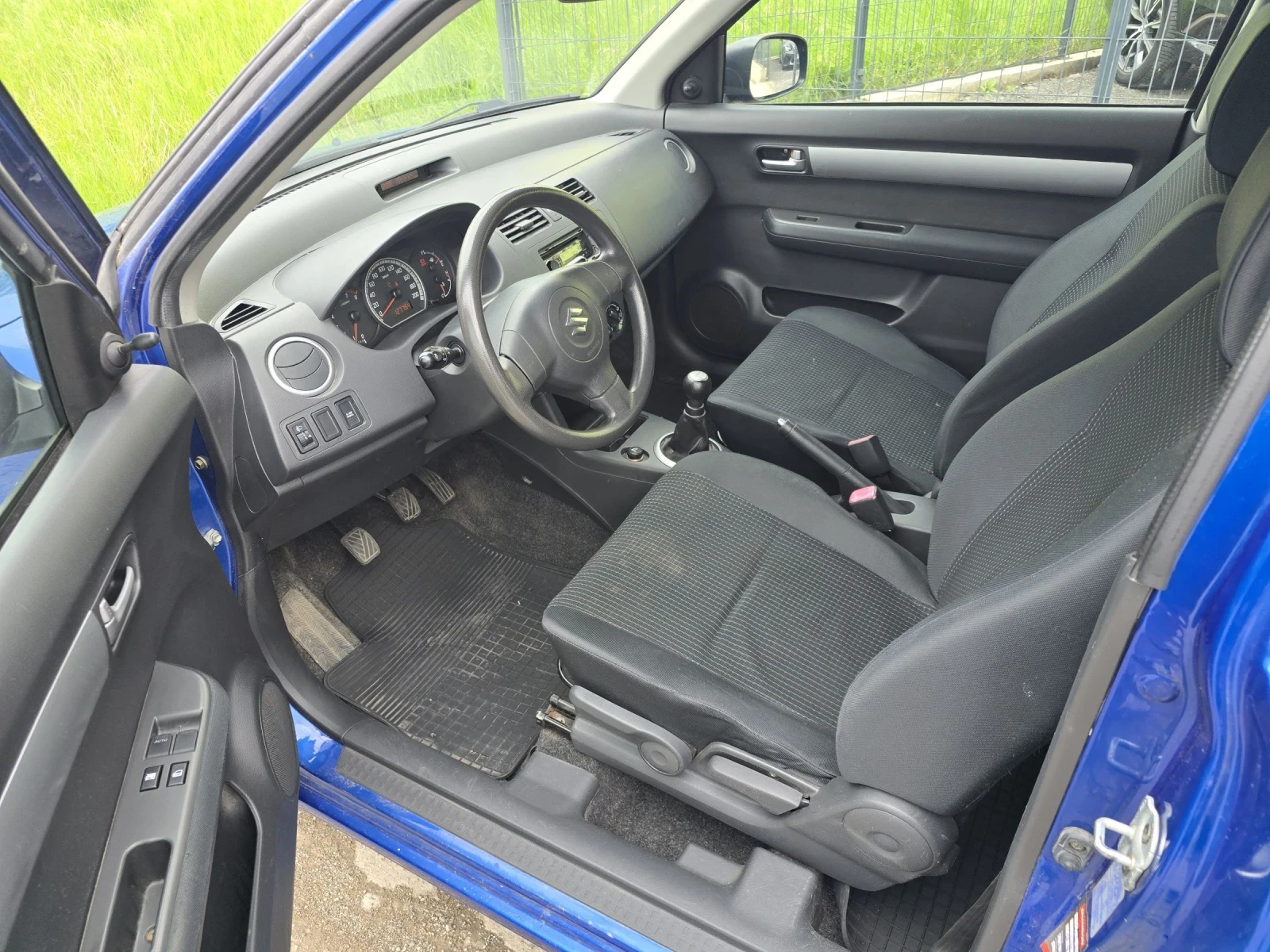 Suzuki Swift 1.3i, снимка 7 - Автомобили и джипове - 54650946
