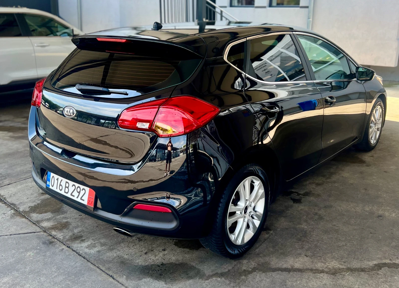 Kia Ceed 1.6i Автоматик, снимка 5 - Автомобили и джипове - 54777813