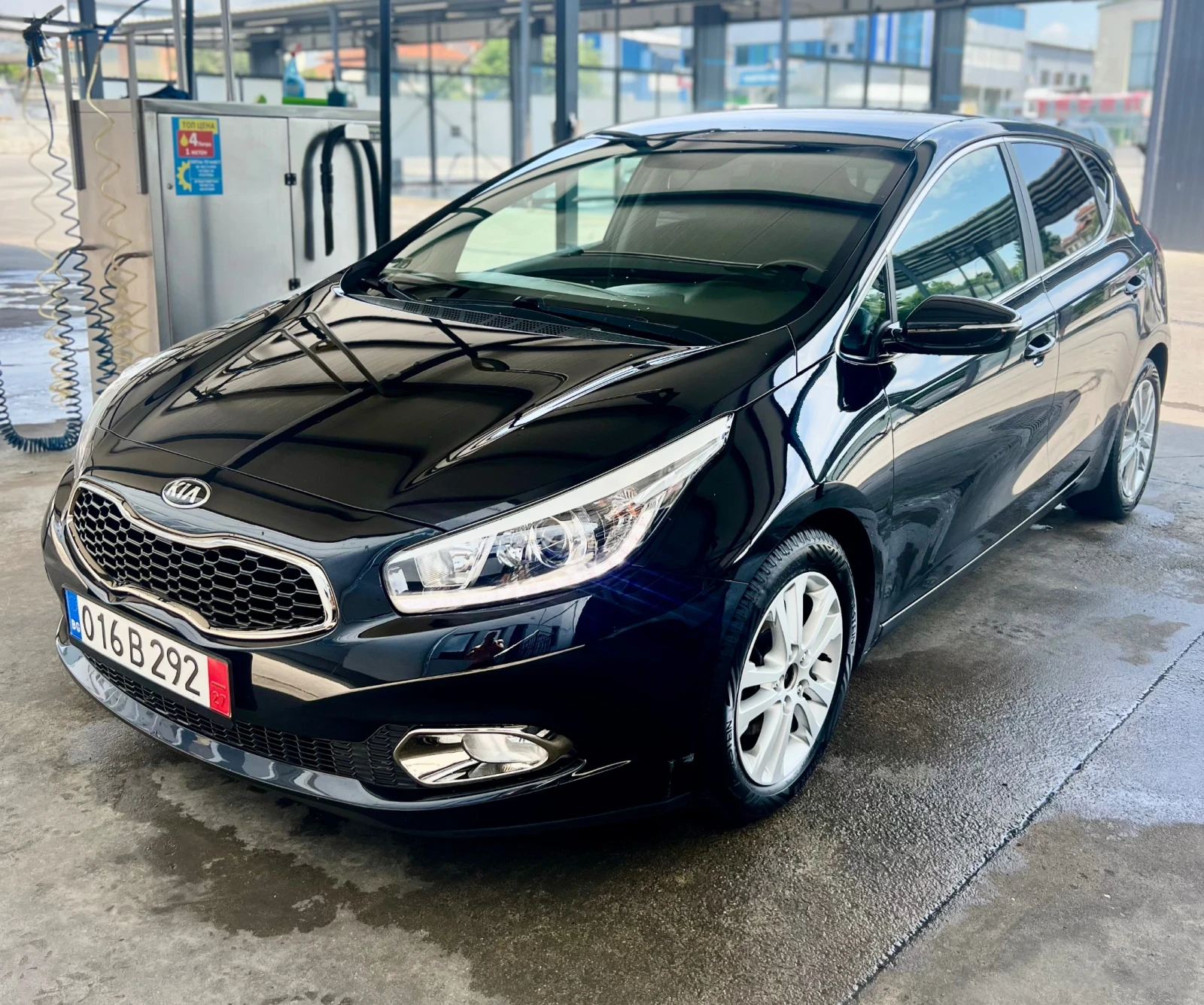 Kia Ceed 1.6i Автоматик, снимка 2 - Автомобили и джипове - 54777813