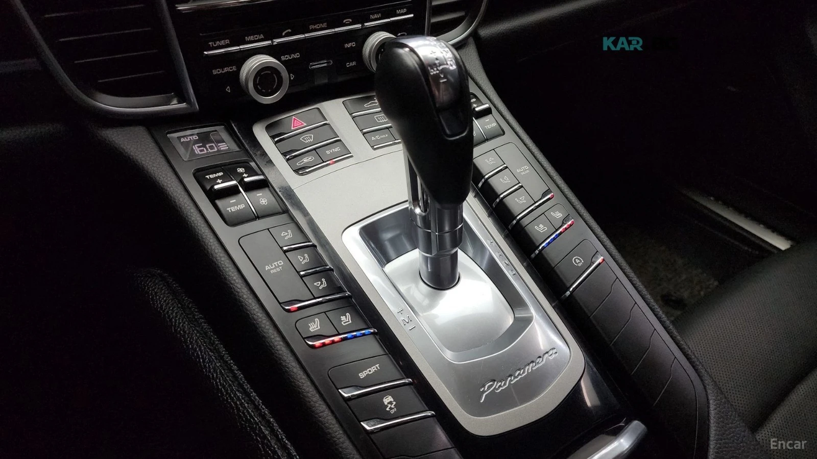 Porsche Panamera 3.0 DIESEL* PANO* ОБДУХВ* ПОДГРЕВ* НАВИ* КАМЕРА, снимка 9 - Автомобили и джипове - 54824645